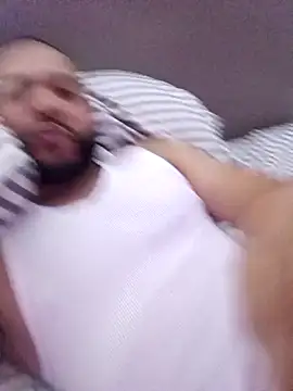 Snapshot of tripping385 chatting on 23, 11, 2025 tripping385 online show from 23, 11, 2025