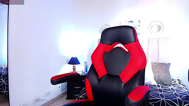 Naomi Redd online show from 4, 11, 2025