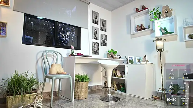 Snapshot of mrs_edha chatting on 2, 10, 2025 mrs edha online show from 2, 10, 2025