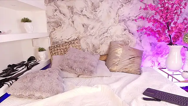 Alana sinclaire online show from 10, 9, 2025