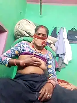 Snapshot of CUTE-004 chatting on 20, 11, 2025 CUTE-004 online show from 20, 11, 2025