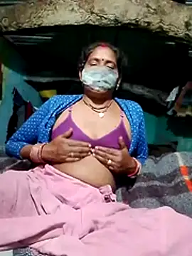 Snapshot of CUTE-004 chatting on 29, 11, 2025 CUTE-004 online show from 29, 11, 2025