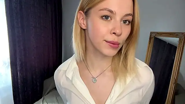 Snapshot of Lil_Elisa chatting on 12, 9, 2025 Lil Elisa online show from 12, 9, 2025