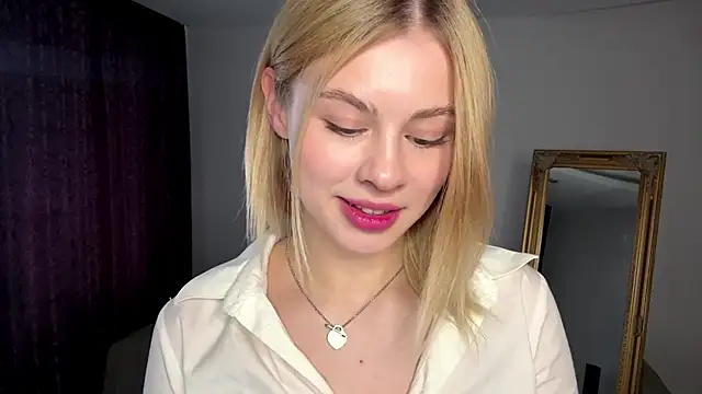 Snapshot of Lil_Elisa chatting on 17, 9, 2025 Lil Elisa online show from 17, 9, 2025