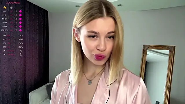 Snapshot of Lil_Elisa chatting on 16, 10, 2025 Lil Elisa online show from 16, 10, 2025