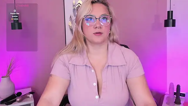 hollie joliie online show from 3, 10, 2025