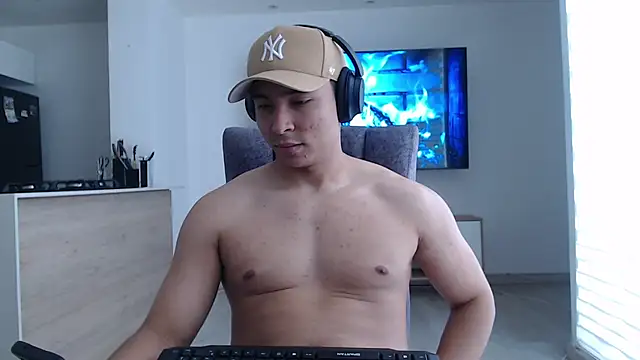 Snapshot of Auron_Demon01 chatting on 4, 10, 2025 Auron Demon01 online show from 4, 10, 2025