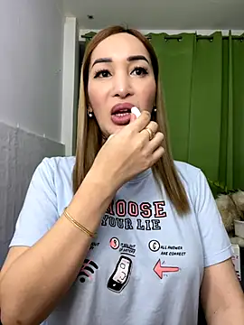 Snapshot of toni_0601 chatting on 13, 10, 2025 toni 0601 online show from 13, 10, 2025