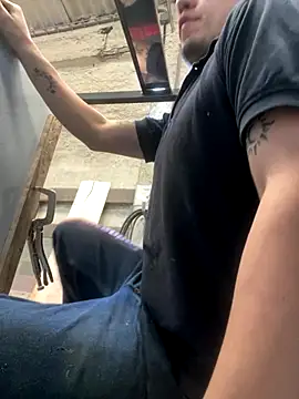 Snapshot of True_Di chatting on 18, 12, 2025 True Di online show from 18, 12, 2025