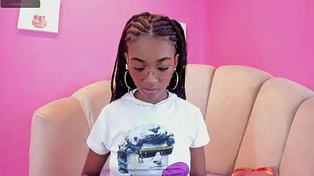 Snapshot of MarianRosse chatting on 28, 9, 2025 MarianRosse online show from 28, 9, 2025