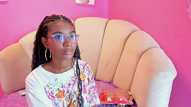 Snapshot of MarianRosse chatting on 2, 10, 2025 MarianRosse online show from 2, 10, 2025