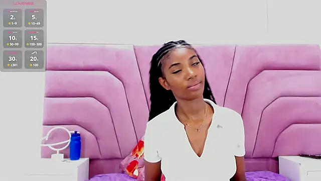 Snapshot of MarianRosse chatting on 6, 10, 2025 MarianRosse online show from 6, 10, 2025