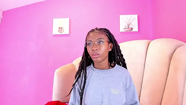 Snapshot of MarianRosse chatting on 11, 10, 2025 MarianRosse online show from 11, 10, 2025