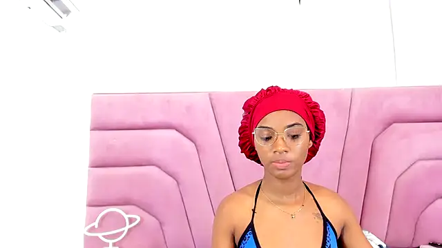 Snapshot of MarianRosse chatting on 12, 10, 2025 MarianRosse online show from 12, 10, 2025