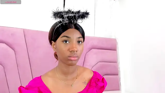 Snapshot of MarianRosse chatting on 18, 10, 2025 MarianRosse online show from 18, 10, 2025