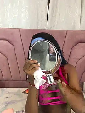 Snapshot of MarianRosse chatting on 5, 11, 2025 MarianRosse online show from 5, 11, 2025