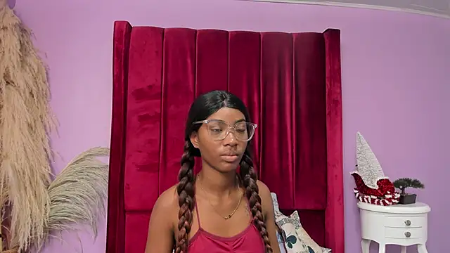 Snapshot of MarianRosse chatting on 3, 12, 2025 MarianRosse online show from 3, 12, 2025