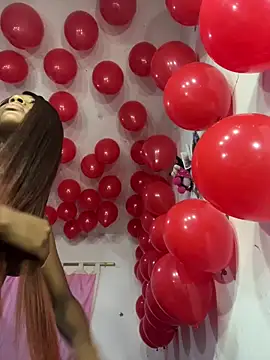 Snapshot of MarianRosse chatting on 15, 12, 2025 MarianRosse online show from 15, 12, 2025