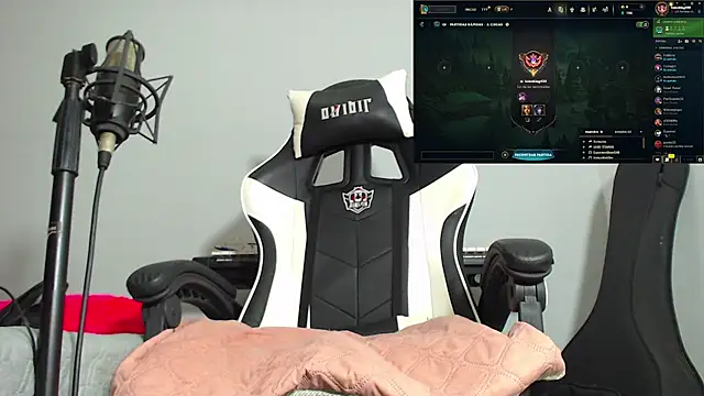 Snapshot of dereck_karter chatting on 6, 12, 2024 dereck karter online show from 6, 12, 2024