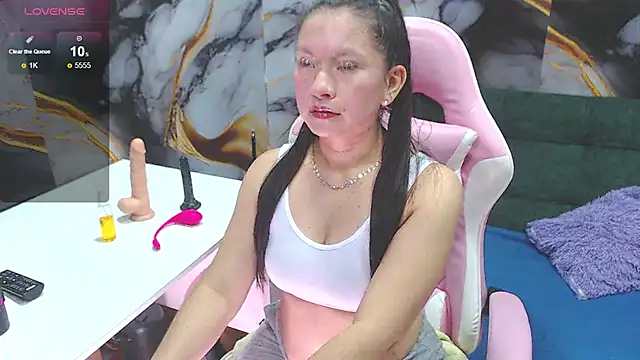 Snapshot of mia_wetts chatting on 8, 10, 2025 mia wetts online show from 8, 10, 2025