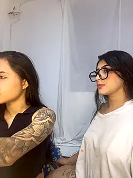 Snapshot of Sweet_and_Rous0 chatting on 3, 11, 2025 Sweet and Rous0 online show from 3, 11, 2025