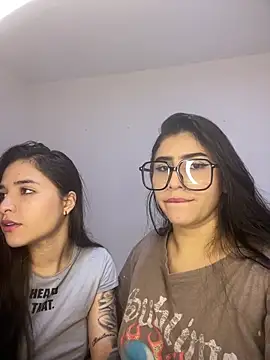 Snapshot of Sweet_and_Rous0 chatting on 18, 12, 2025 Sweet and Rous0 online show from 18, 12, 2025