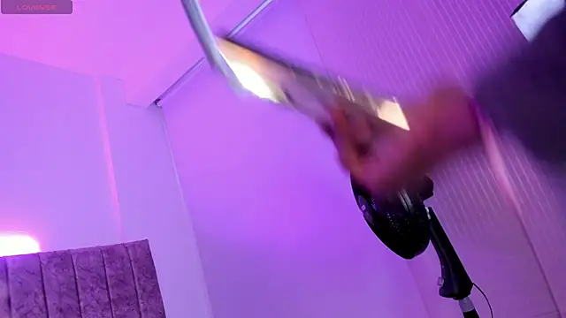 Ambeer fox  online show from 18, 3, 2026