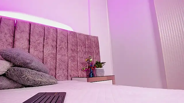 Ambeer fox  online show from 15, 4, 2026