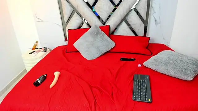 Snapshot of Emma_high chatting on 7, 10, 2025 Emma high online show from 7, 10, 2025
