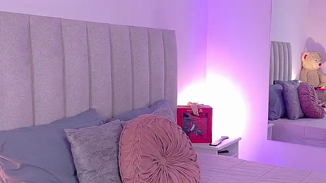 NicoleArmani online show from 17, 11, 2025