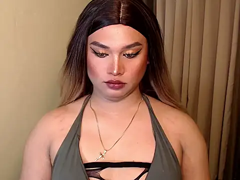 Snapshot of UrGoddess_Kiera chatting on 13, 10, 2025 UrGoddess Kiera online show from 13, 10, 2025