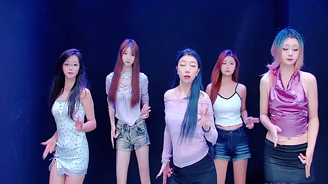 Snapshot of queen-001 chatting on 24, 9, 2025 queen-001 online show from 24, 9, 2025