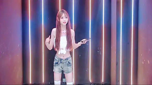 Snapshot of queen-001 chatting on 10, 10, 2025 queen-001 online show from 10, 10, 2025