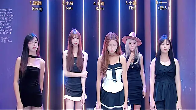 Snapshot of queen-001 chatting on 12, 10, 2025 queen-001 online show from 12, 10, 2025