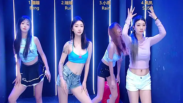 Snapshot of queen-001 chatting on 23, 10, 2025 queen-001 online show from 23, 10, 2025