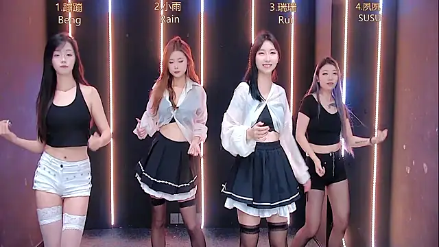 Snapshot of queen-001 chatting on 28, 10, 2025 queen-001 online show from 28, 10, 2025