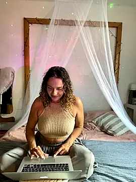 ShakiraLuxorinee online show from 16, 9, 2025