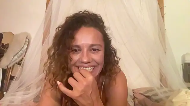 ShakiraLuxorinee online show from 23, 9, 2025