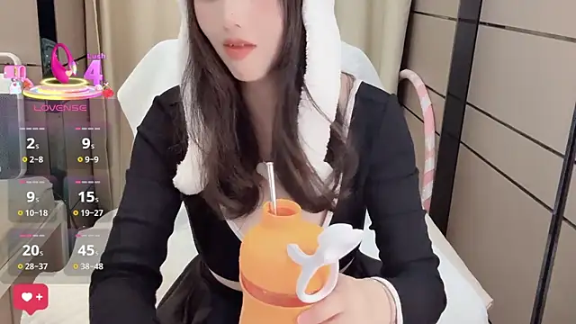 Snapshot of _Ling_Ling chatting on 24, 11, 2025 Ling Ling online show from 24, 11, 2025