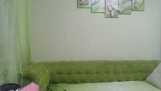 Snapshot of Zhinara chatting on 8, 11, 2025 Zhinara online show from 8, 11, 2025