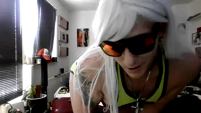 Snapshot of hellgirl1980 chatting on 22, 9, 2025 hellgirl1980 online show from 22, 9, 2025