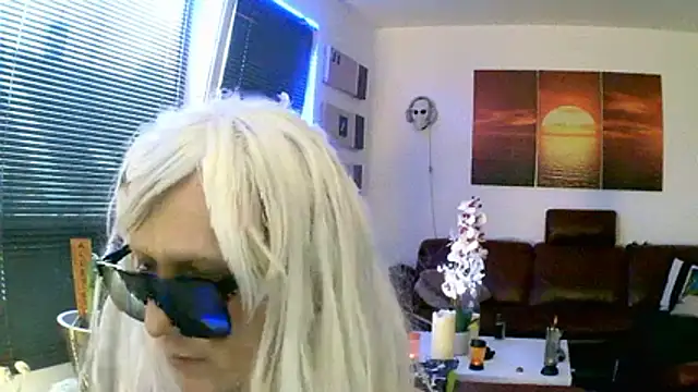 Snapshot of hellgirl1980 chatting on 25, 11, 2025 hellgirl1980 online show from 25, 11, 2025