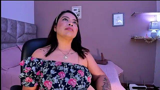 Snapshot of roselyn_caprice chatting on 12, 9, 2025 roselyn caprice online show from 12, 9, 2025