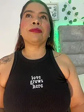 Snapshot of roselyn_caprice chatting on 4, 6, 2026 roselyn caprice online show from 4, 6, 2026