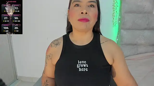 Snapshot of roselyn_caprice chatting on 12, 6, 2026 roselyn caprice online show from 12, 6, 2026