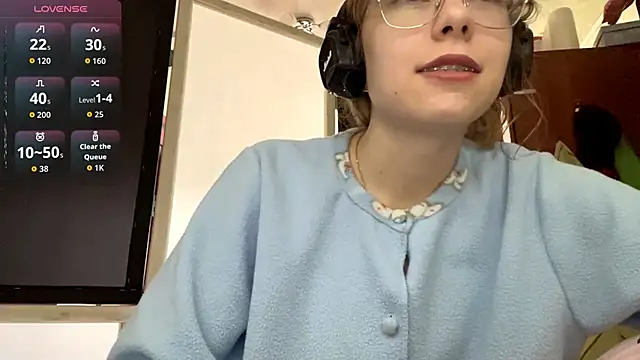 Snapshot of LouieRutt chatting on 12, 9, 2025 LouieRutt online show from 12, 9, 2025