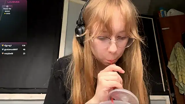 Snapshot of LouieRutt chatting on 15, 9, 2025 LouieRutt online show from 15, 9, 2025