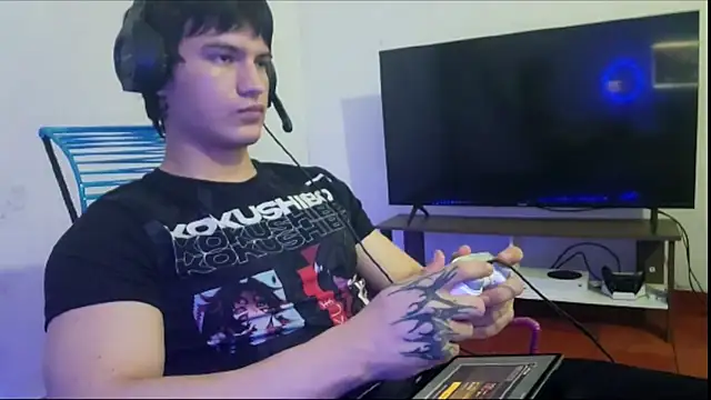 Snapshot of ErickWalton chatting on 29, 10, 2025 ErickWalton online show from 29, 10, 2025