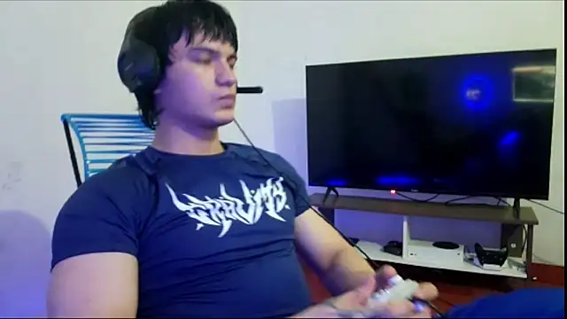 Snapshot of ErickWalton chatting on 30, 10, 2025 ErickWalton online show from 30, 10, 2025