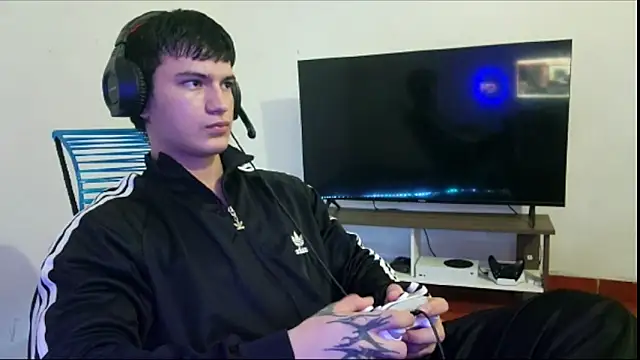 Snapshot of ErickWalton chatting on 5, 11, 2025 ErickWalton online show from 5, 11, 2025